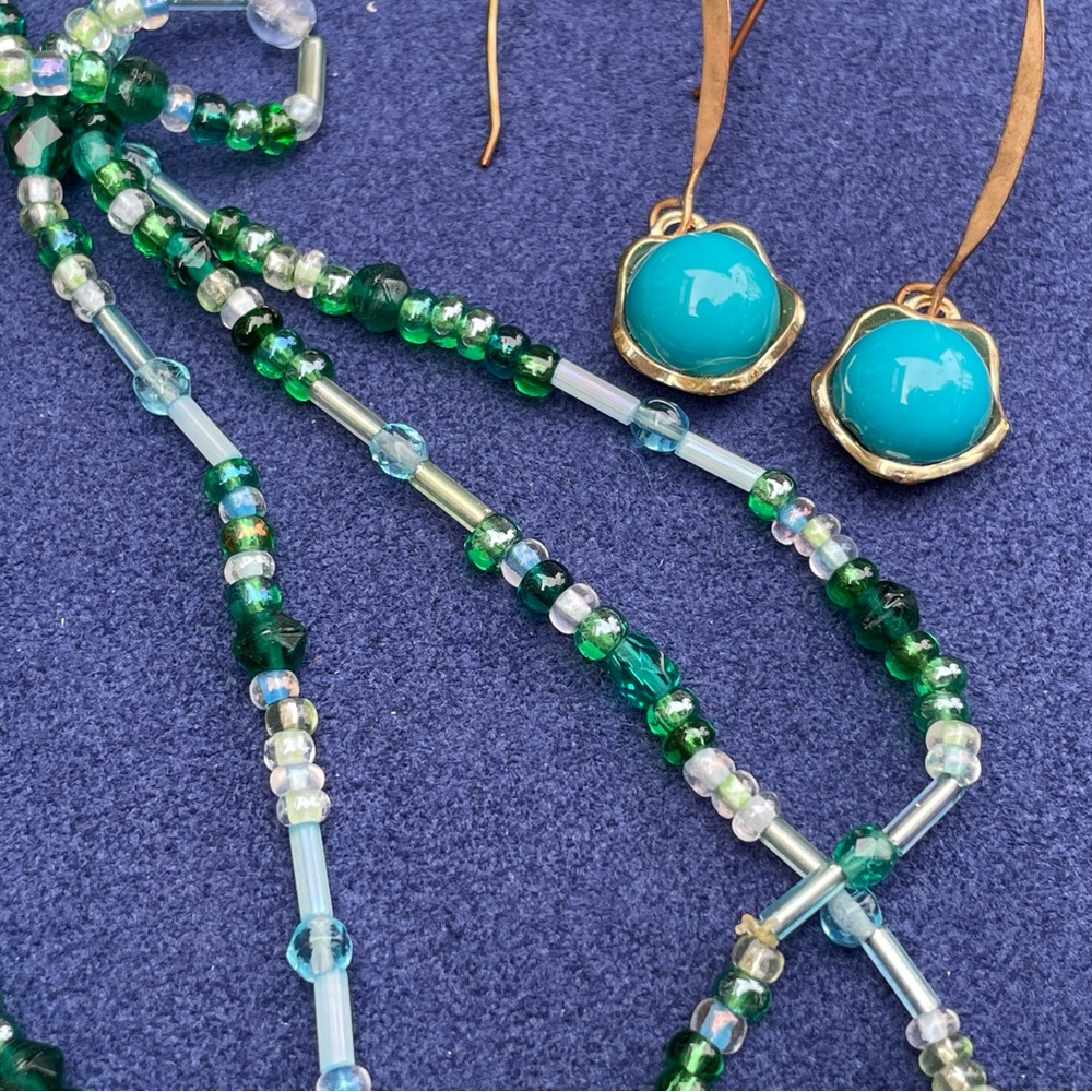 Turquoise dangle earrings with matching necklace